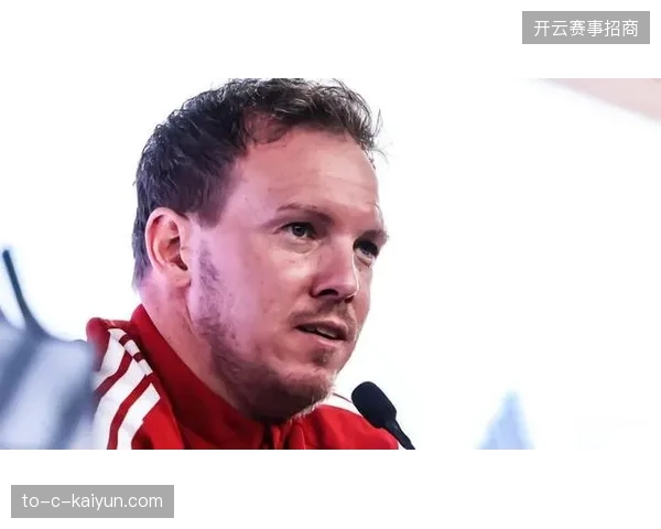 纳格尔斯曼的无锋阵将更依赖前场攻击手的整体移动和压迫，以弥补禁区内支点作用的缺失